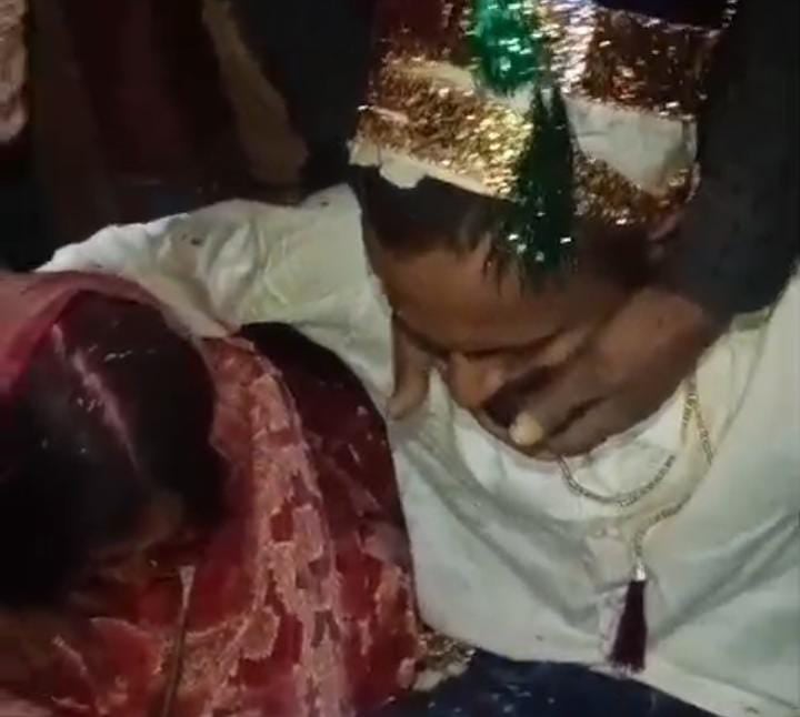Bihar:ड्यूटी के बाद कोर्ट से घर लौट रहा था मुंशी, बंधक बनाकर लोगों ने कर दिया पकड़ौआ विवाह, पढ़ें फिर क्या हुआ