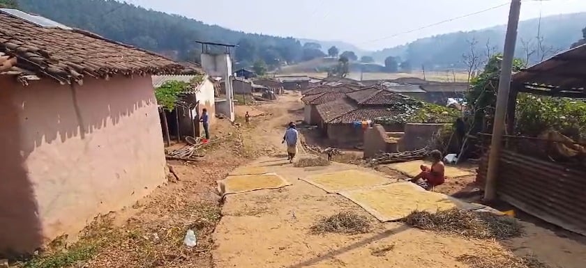24 साल बाद भी बदहाली का दंश झेल रहा गुमला! स्वास्थ्य, सड़क और बिजली गांव के लोगों की पहुंच से काफी दूर