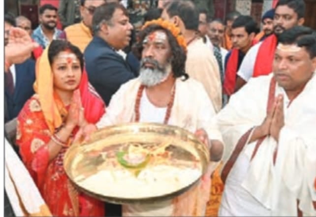 मुख़्यमंत्री हेमंत सोरेन का नया लुक क्यों सीधे लोगों को कनेक्ट कर रहा ,पढ़िए देवघर दौरे की झलक