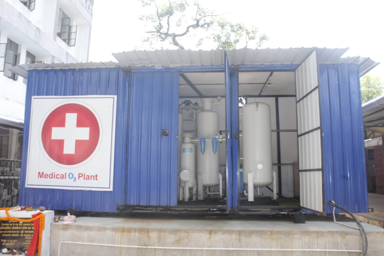 देवघर सदर अस्पताल में विधायक ने ऑक्सीजन प्लांट का किया शुभारंभ