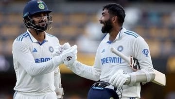 भारत ने ऑस्ट्रेलिया के खिलाफ तीसरे टेस्ट में फॉलोऑन बचाया, आकाश दीप और बुमराह ने निभाई अहम भूमिका