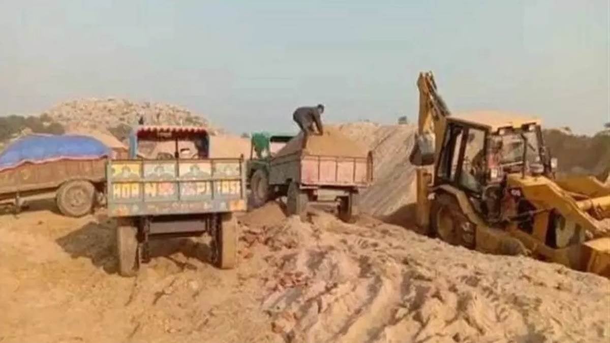 बिहार की तरह धनबाद में भी क्यों  बालू हो गया है "सोना",  पढ़िए इस रिपोर्ट में