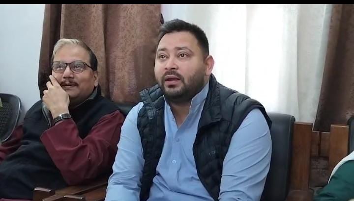 फिर शराब बंदी पर नीतीश कुमार को घेरने में लगे तेजस्वी यादव, बता दिया बीमार और थका हुआ सीएम, पढ़ें और क्या दी सलाह
