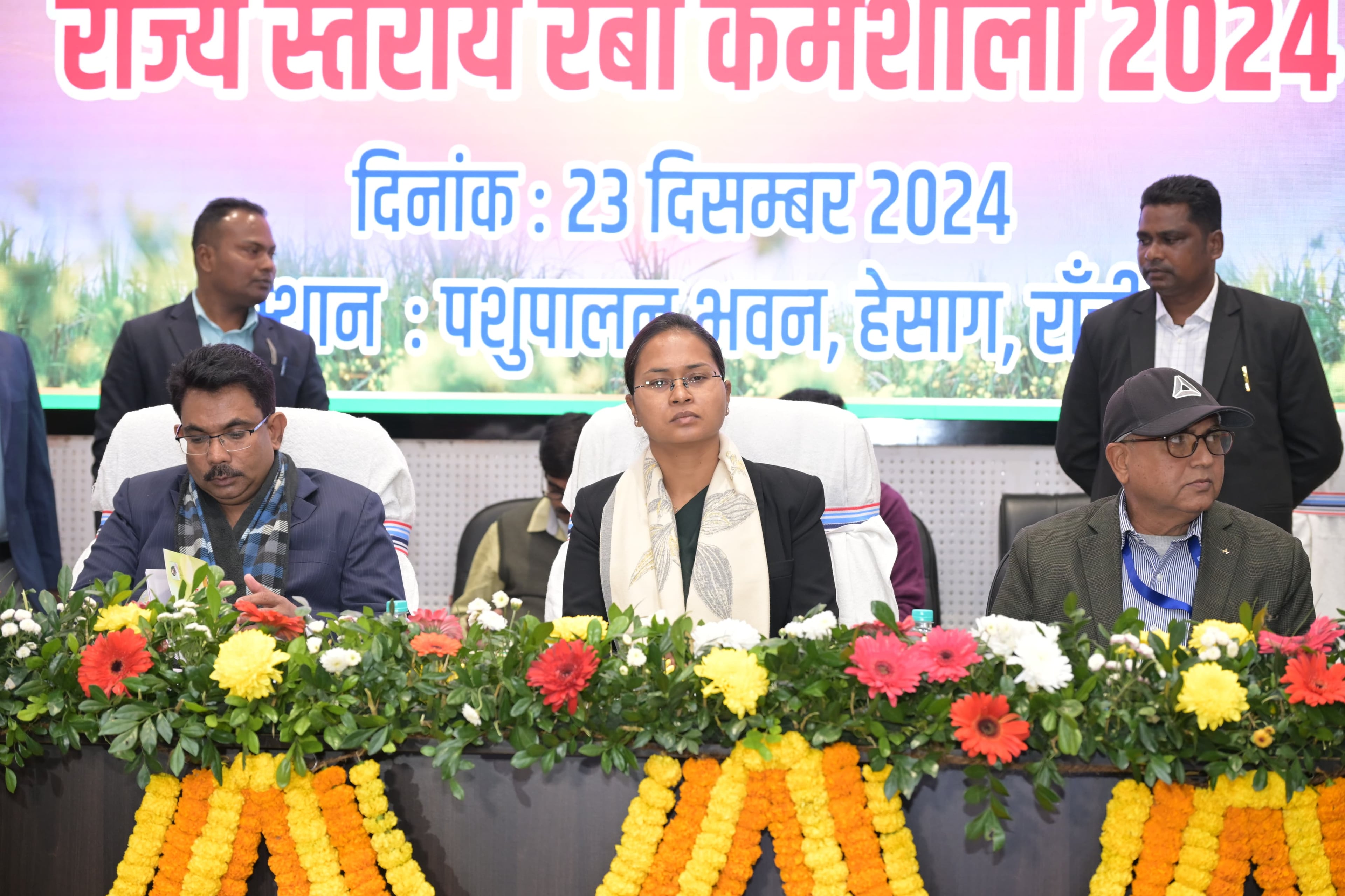 कृषि विभाग की बदहाली, मंत्री ने लगाई अधिकारियों की क्लास, कहा- क्या मक्खी मारने पहुंचते हैं दफ्तर