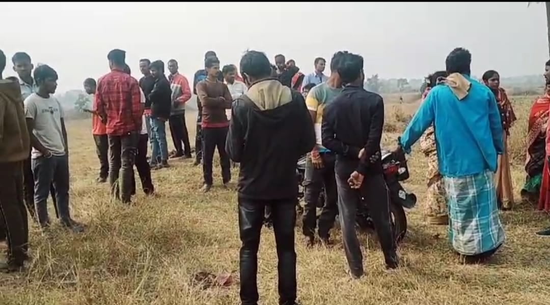 Dhanbad : कितना क्रूर होगा हत्यारा-चाकू से गोदने के बाद खेत में कैसे गाड़ दी लाश