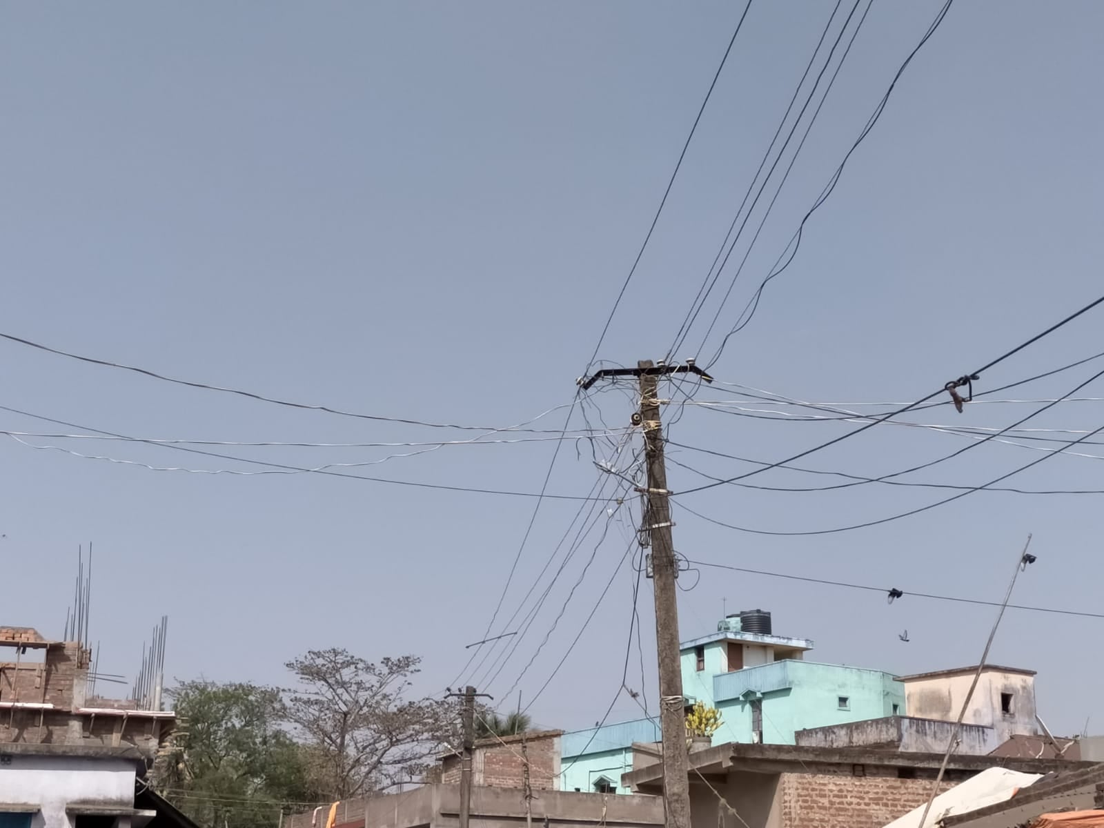 पाकुडिया में बिजली की व्यवस्था चरमराई,   विभाग के खिलाफ गोलबंद हो रहे ग्रामीण