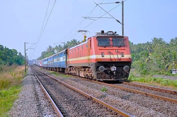 महाकुंभ पर ट्रेन में नहीं होगी भीड़, रेलवे ने फिर चार जोड़ी स्पेशल ट्रेन की शुरुआत की