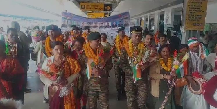 सेना से रिटायर होने वाले 11 जवान और अधिकारी का रांची में हुआ भव्य स्वागत