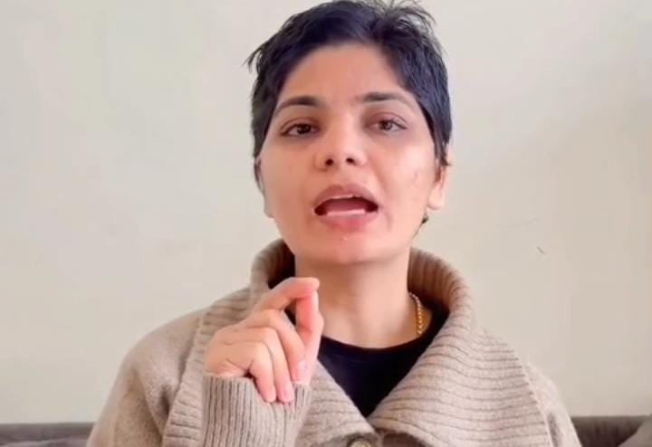 BPSC के रण में कूदी नेहा सिंह राठौर! अभ्यर्थियों पर हुए लाठीचार्ज पर उठाये कई सवाल, कहा-बिहार का युवा हर पीड़ा का करेगा हिसाब