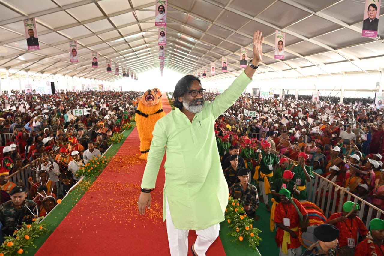 अब पहुंचेगा मंईया के खाते में खटाखट 2500 रुपये! 56 लाख महिलाओं को मिलेगा लाभ, कार्यक्रम का गवाह बनेगी तीन लाख बहन-बेटी