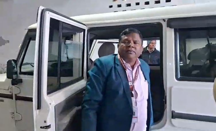 CO साहब जमीन मापी के लिए ले रहे थे घूस, गिरफ़्तारी के बाद छापेमारी में मिले 11 लाख रुपये