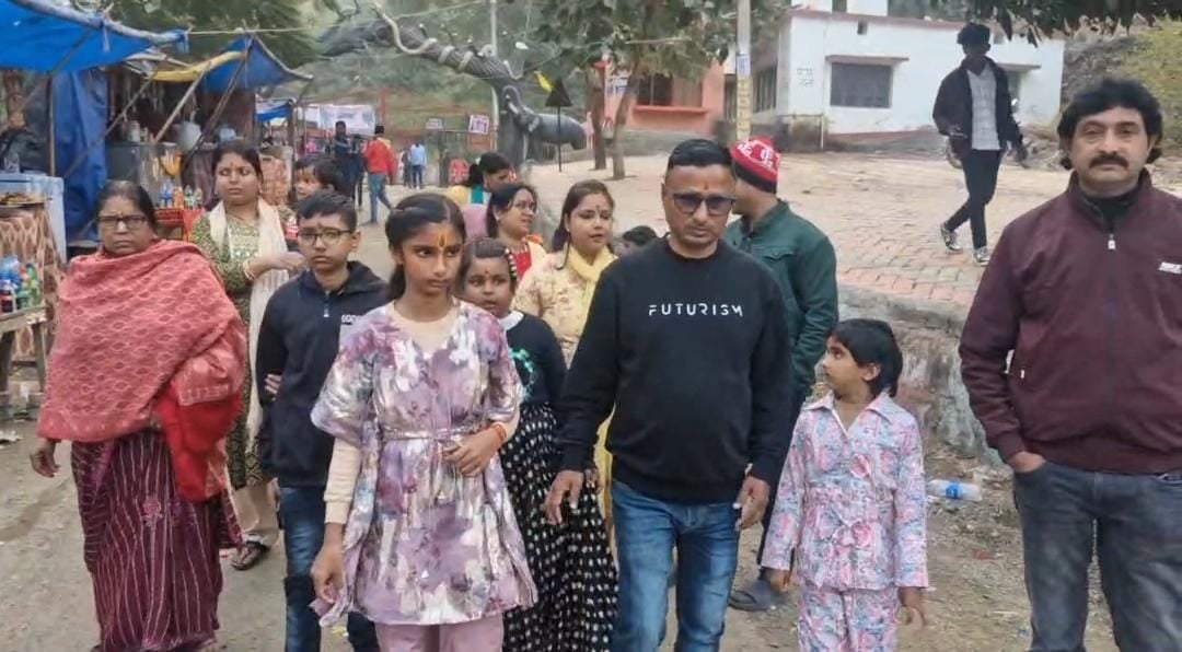 साहिबगंज: मोतीझरना घूमने आई सैलानी पर गिरा पत्थर का टुकड़ा, सैलानियों ने प्रशासन पर उठाए कई सवाल