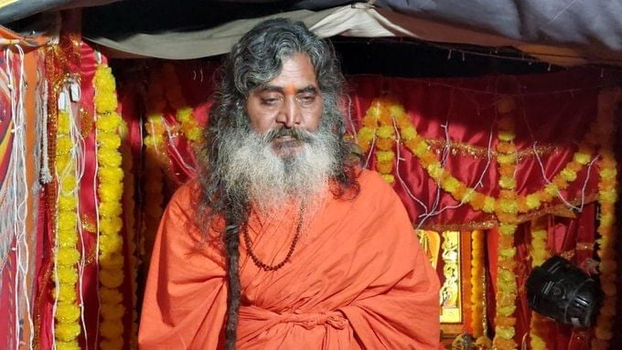 महाकुंभ 2025: 40 साल से केवल चाय पर ज़िंदा हैं ये बाबा, महाकुंभ में चाय वाले बाबा के नाम से हुए प्रख्यात, जानिए और क्या है इनकी ख़ासियत