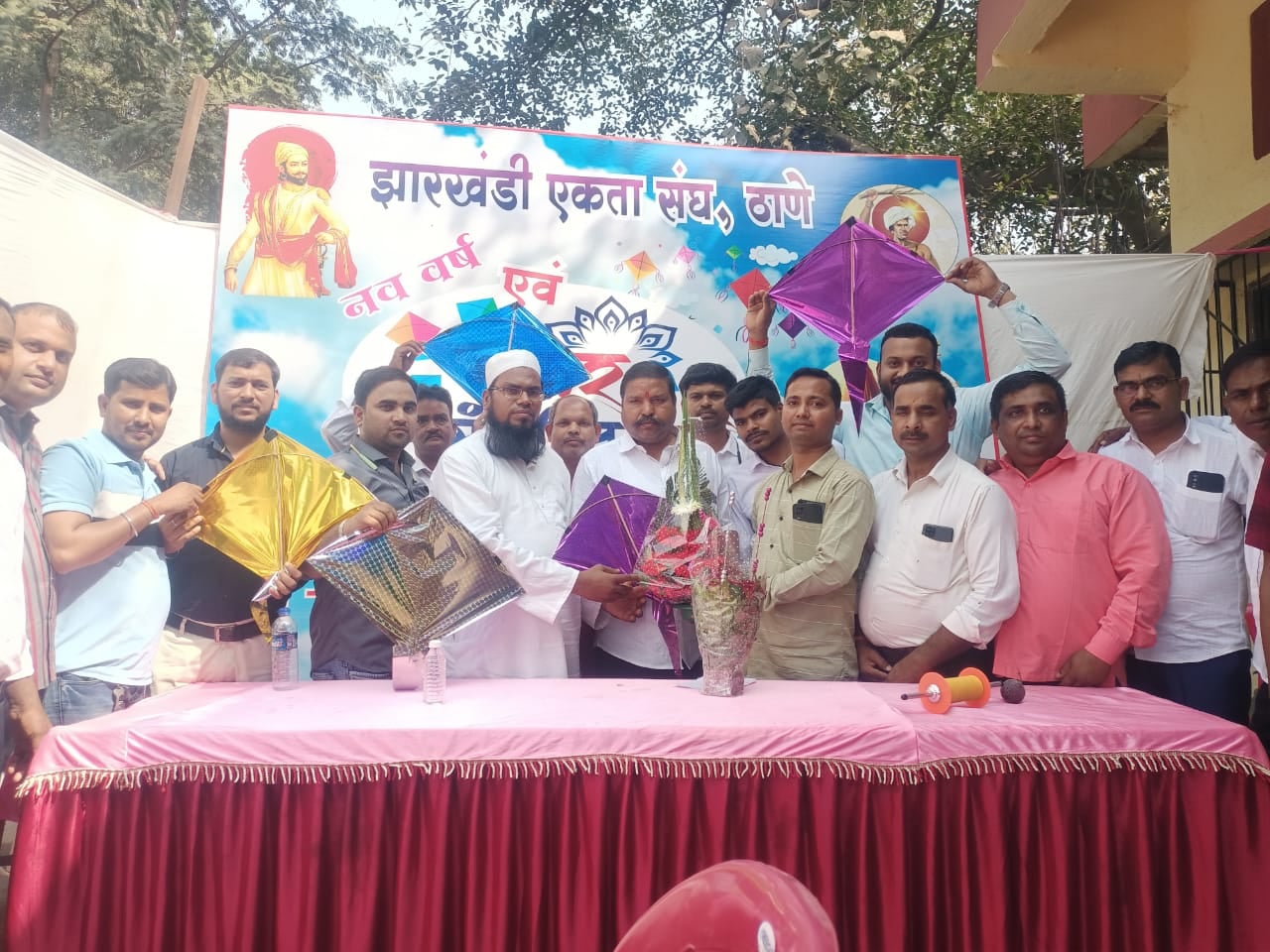 झारखंडी एकता संघ ठाणे ईकाई में मकर संक्रांति पर मिलन समारोह,दही चूड़ा के साथ जाना लोगों का हाल