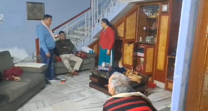 Crime News:लौहनगरी में बैखौफ हुए बदमाश, पार्सल बॉय बन बुजुर्ग दंपत्ति के घर जमकर की लूटपाट, पढ़ें हैरान करनेवाला मामला