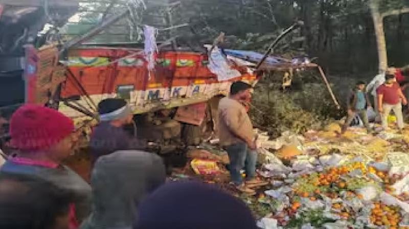कर्नाटक के येल्लुवर में बड़ा सड़क हादसा, 10 की मौत, 20 घायल