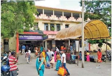 सदर अस्पताल में नर्स की दादागिरी, प्रसूता का आरोप-जब दर्द से कराहती थी तो नर्स दीदी मारती थी थप्पड़