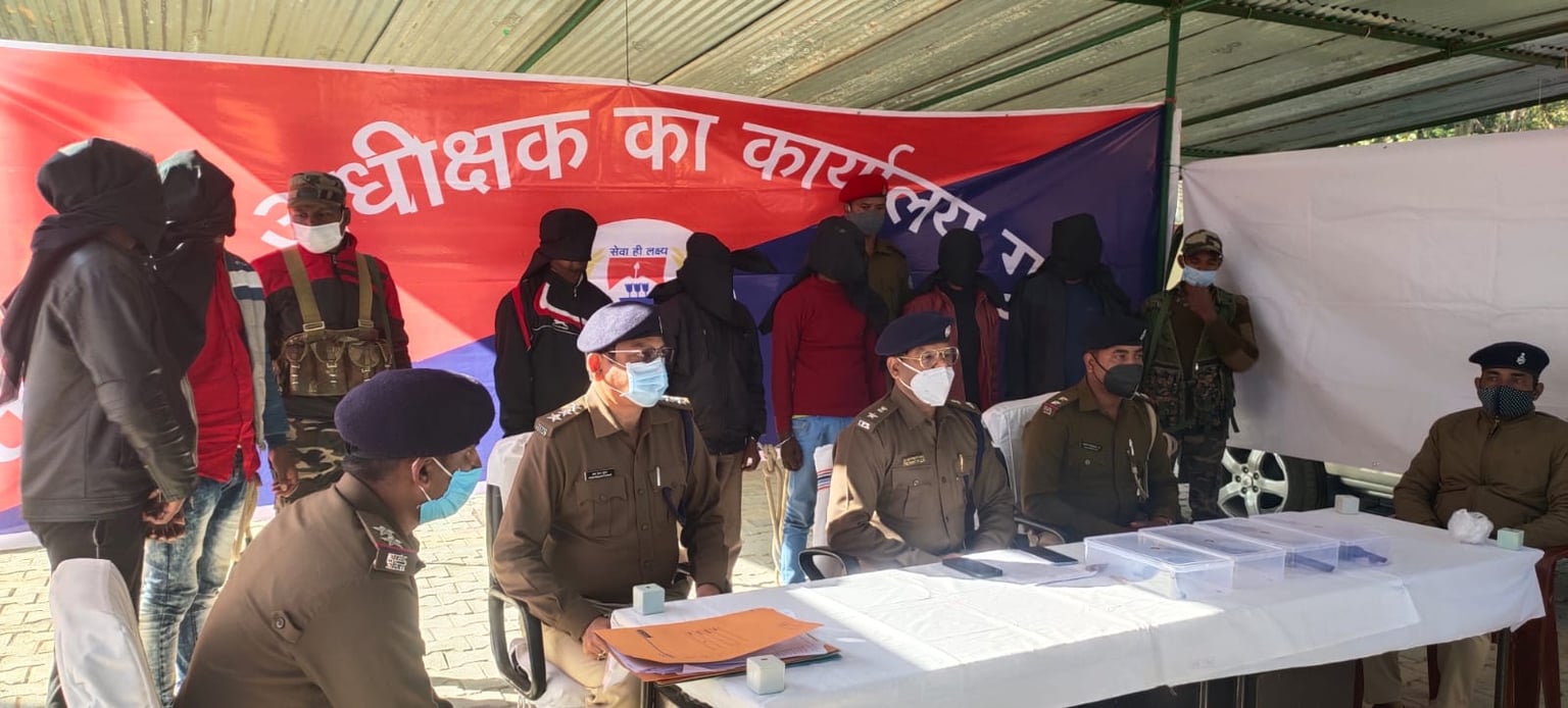 गुमला में हथियारों के साथ धराए अपराधी, बड़ी वारदात को अंजाम देने की थी योजना