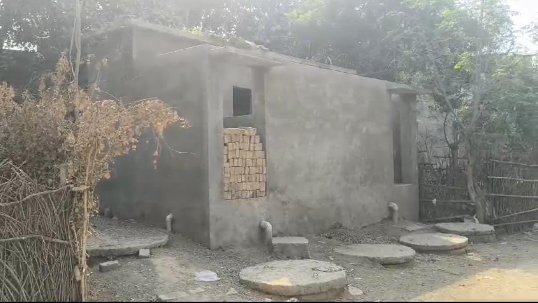 मुख्यमंत्री हेमंत सोरेन के गढ़ में केंद्र सरकार के ड्रीम प्रोजेक्ट में बड़ी सेंधमारी, शौचालय निर्माण में गड़बड़झाला, जानिए क्या लगा है आरोप