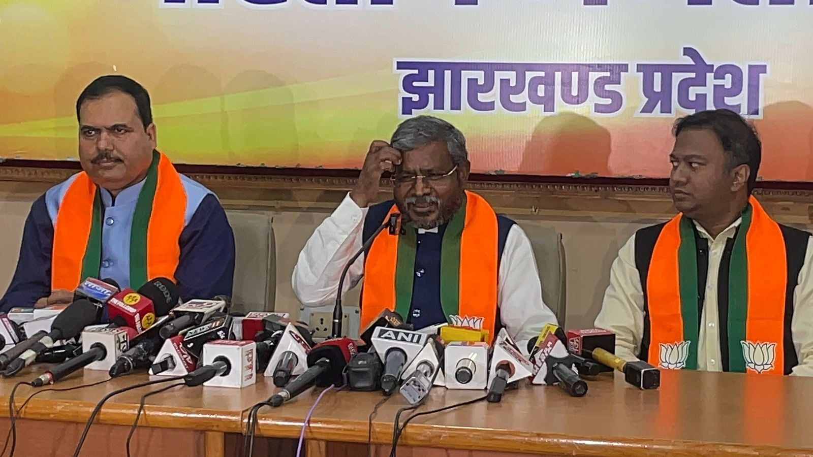 DGP के नियुक्ति पर भाजपा का सवाल! दागी अधिकारी को क्यों मेहरबान है सरकार, अब कोर्ट जाने की तैयारी