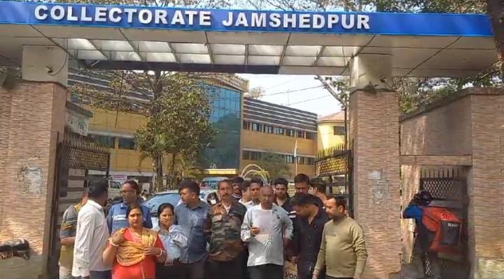 जमशेदपुर: WWSO सिक्योरिटी कंपनी की मनमानी से परेशान सभी गार्डों ने दी आत्मदाह की चेतावनी, पढ़ें पूरा मामला