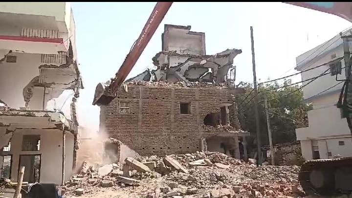 Bihar News: अवैध अतिक्रमण पर सख्त हुई बिहार सरकार, गंगा किनारे बने बड़ी-बड़ी बिल्डिंग को तोड़ने का काम शुरू, बाधा डालने पर होगी कार्रवाई