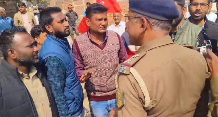 भोजपुर में मुख्यमंत्री नीतीश कुमार को दिखाया गया काला झंडा, आइसा के छात्र नेताओं ने लगाया मुर्दाबाद का नारा, पुलिस ने किया गिरफ्तार