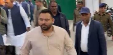 दिल्ली रेलवे स्टेशन हादसा पर तेजस्वी यादव का बड़ा बयान, कहा प्लेटफार्म पर लोग मर रहे हैं, कोई देखने वाला नहीं