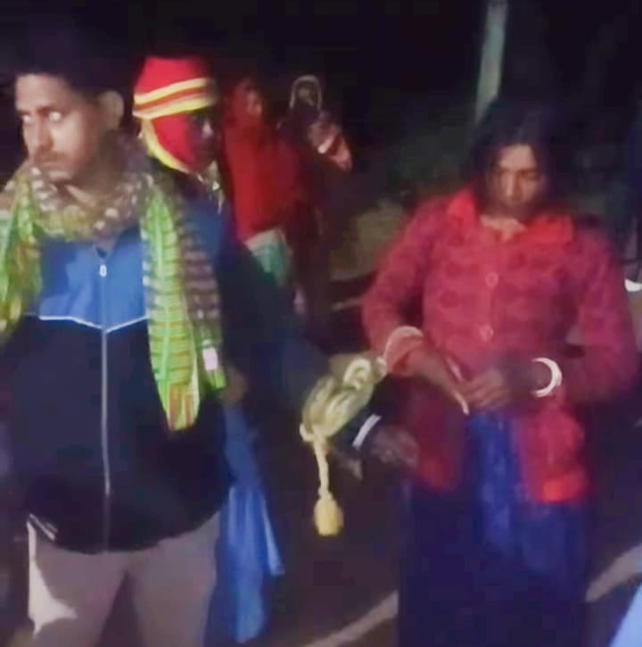 मुस्लिम युवक आदिवासी महिला के साथ पकड़ाया, लोगों ने कर दी पिटाई,पुलिस मामले की जांच में जुटी