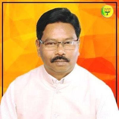 रिव्यू मीटिंग के दौरान भड़के केन्द्रीय मंत्री ने रूम बंद कर अधिकारियों को पीटा, एक अधिकारी का हाथ भी टूटा