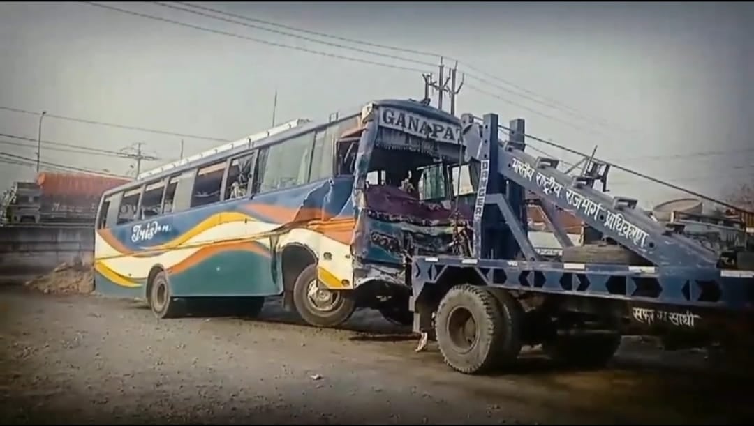 Dhanbad: जोरदार टक्कर के बाद भी पश्चिम बंगाल के 70 कुंभ स्नानार्थियों की पढ़िए -कैसे "किस्मत" ने बचाई जान