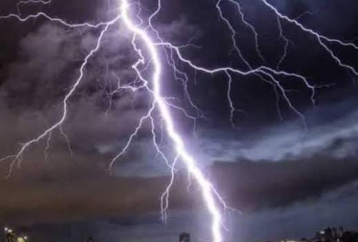 Weather Alert: आज झारखंड में कुछ इलाकों में गरज के साथ बारिश की आशंका, वज्रपात को लेकर येलो अलर्ट जारी
