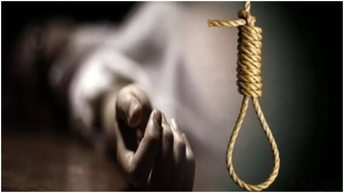पति हैं विदेश में, इधर घर में फंदे से लटका मिला महिला का शव, मायकेवालों ने कहा- यह हत्या है