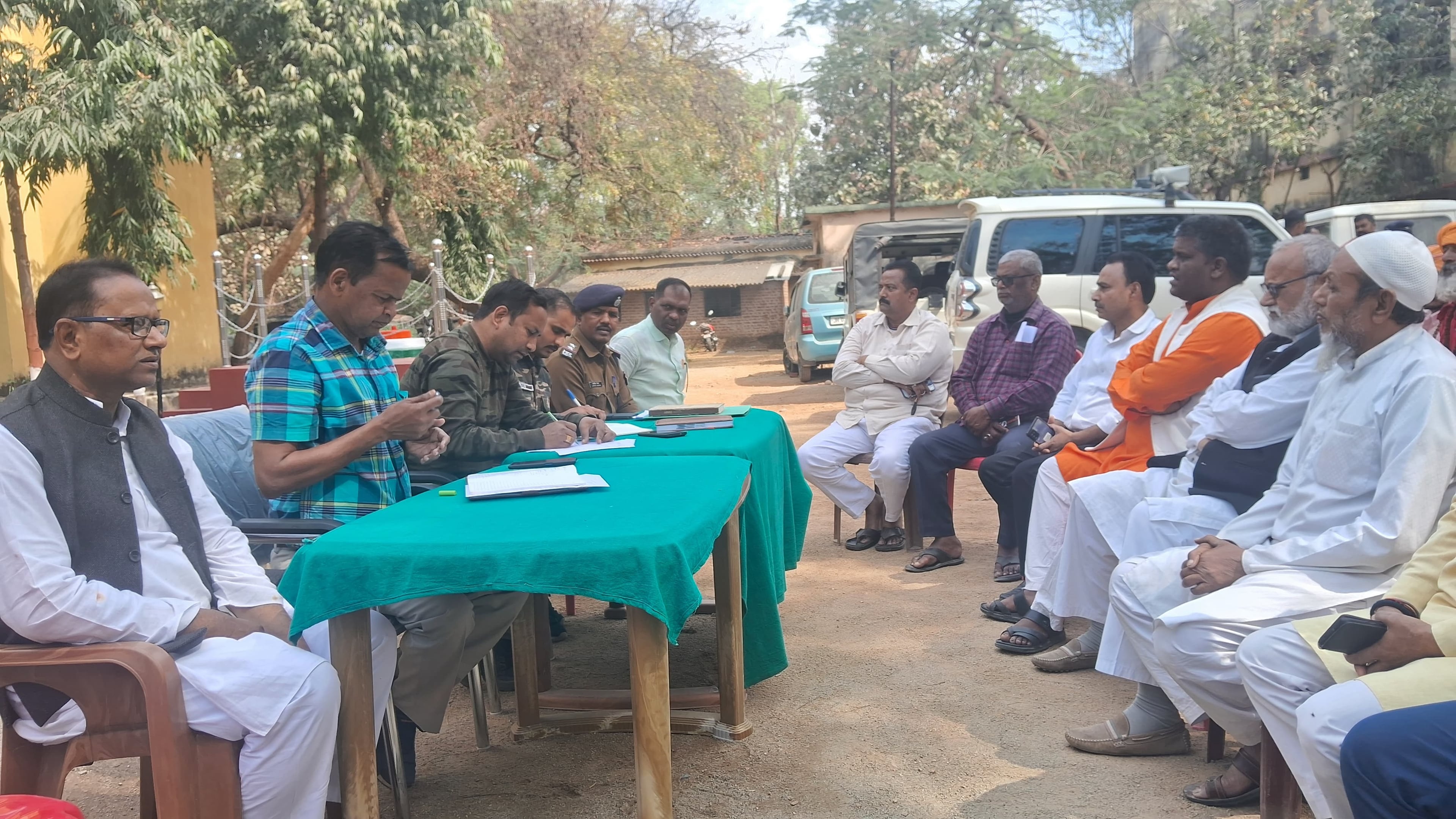 महाशिवरात्रि को लेकर हुसैनाबाद थाना परिसर में शांति समिति की बैठक, विधी व्यवस्था बनाए रखने की अपील