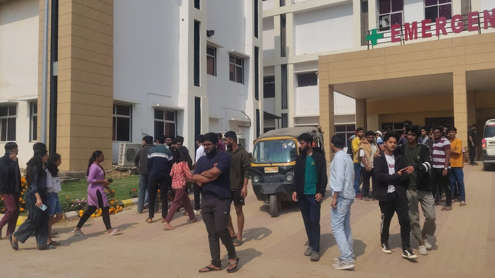 बिहटा स्थित आईआईटी पटना कैंपस में 3rd ईयर के छात्र ने की आत्महत्या, पहले हाथ का नस काटा फिर कैंपस भवन से कूद कर दी जान