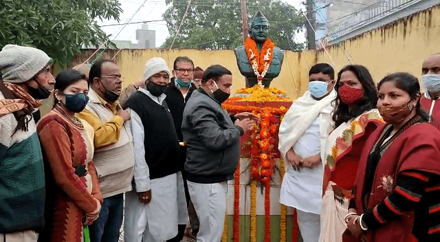 जयंती पर याद किए गए नेताजी सुभाष चंद्र बोस, पॉपुलर क्लब में स्थापित नेताजी की प्रतिमा पर कृषि मंत्री बादल पत्रलेख ने किया माल्यार्पण