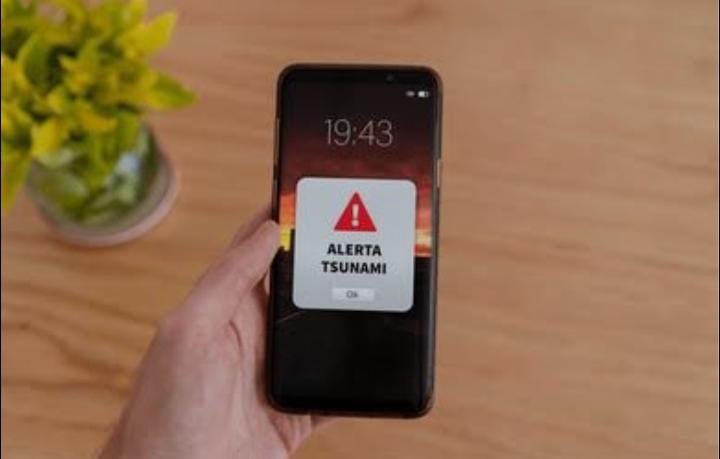 Tips And Tricks: स्मार्टफोन में करें ये खास सेंटिंग, भूकंप आते ही मिल जायेगा अलर्ट, बच सकती है जान, जानें सेंटिंग का तरीका