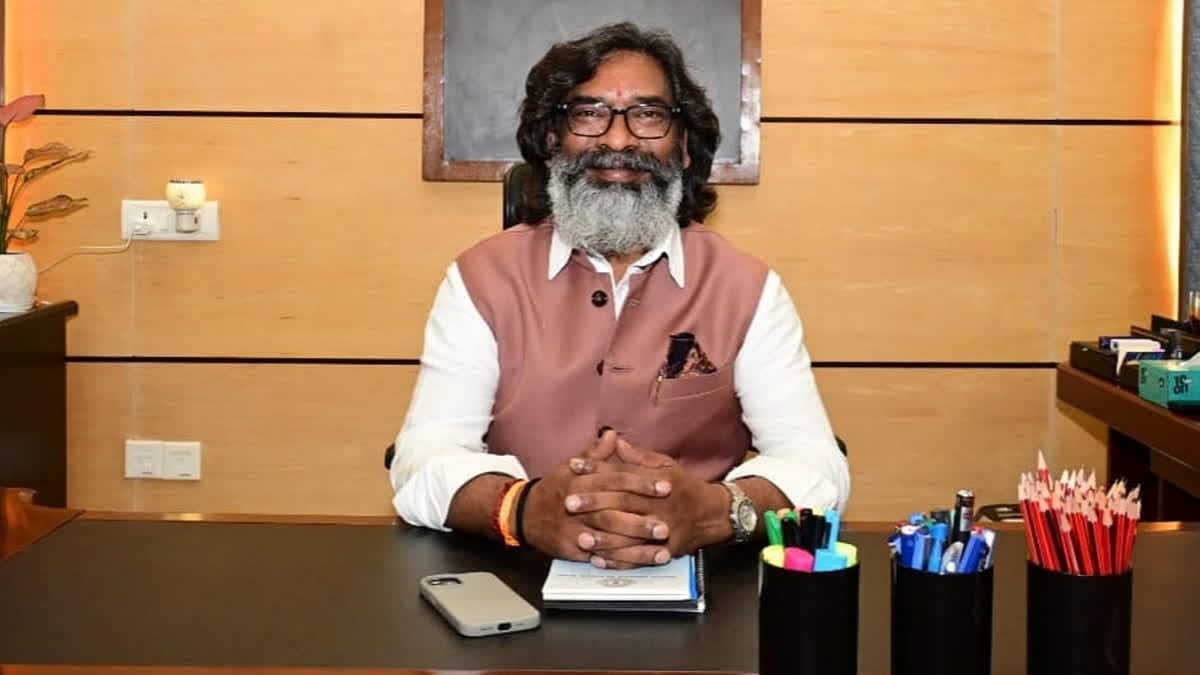 राज्यकर्मियों, सेवानिवृत्त कर्मियों और अधिवक्ताओं को हेमंत सरकार का बड़ा तोहफा, 5 लाख रुपये का मिलेगा मुफ्त स्वास्थ्य सुविधा