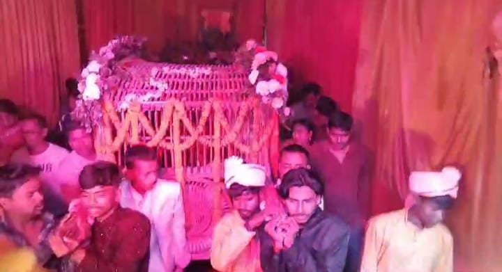 लग्जरी कार नहीं बल्कि डोली पर सवार होकर ससुराल पहुंची पूर्णिया की शालू, तो पूरे बिहार में होने लगी चर्चा