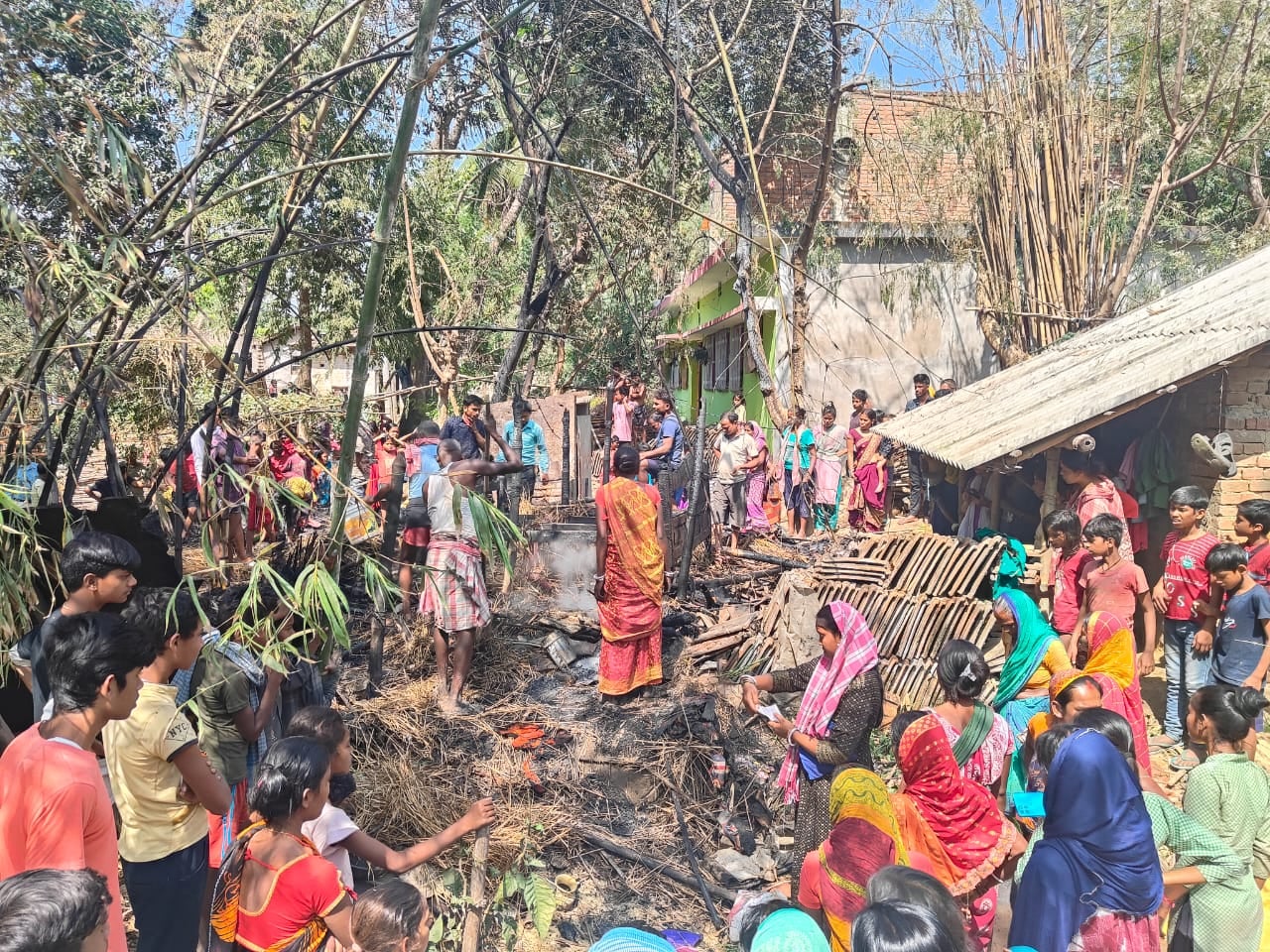 Brekaing:साहिबगंज के राजमहल में लगी भीषण आग, तीन घर जलकर राख, लाखों का नुकसान