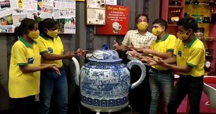 जमशेदपुर पहुंचा 250किलो का टी पॉट,कैफे को लगा रहा है चार चांद