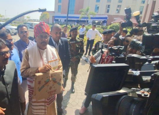 बजट सत्र: हेमंत सोरेन के दूसरे कार्यकाल का पहला बजट कुछ देर में होगा पेश, अबुआ लिबास में नजर आए वित्त मंत्री