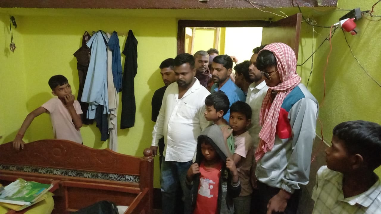 गिरिडीह: बेटी की शादी के लिए समूह से लिया कर्ज, लेकिन शादी से पहले ही आभूषण सहित दहेज़ के पैसे हो गये चोरी, मां-बाप पर टूटा कहर