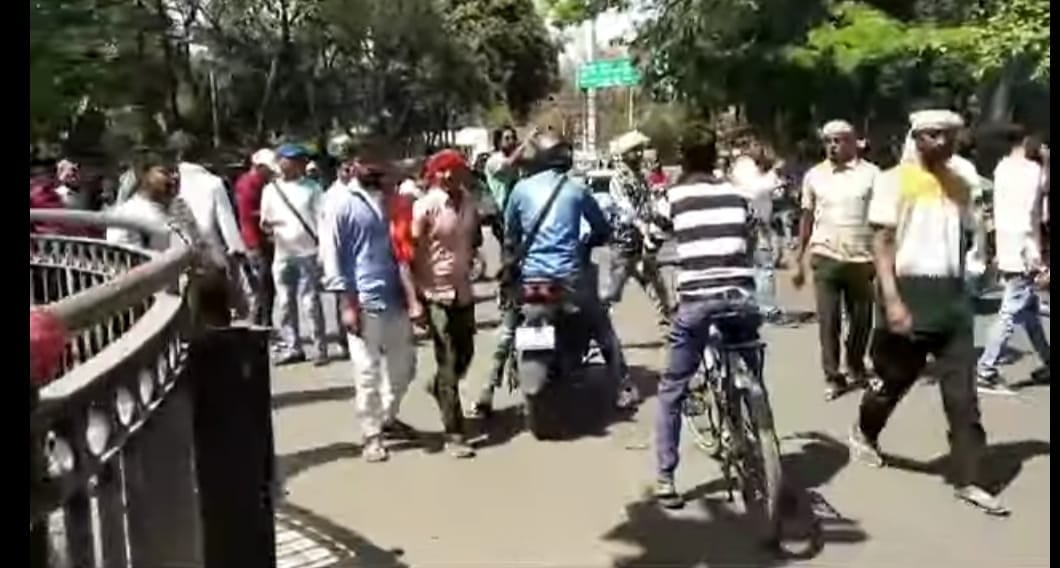 Dhanbad: ट्रक चालक की हत्या से भड़का आक्रोश, फिर पढ़िए -आगे क्या हुआ