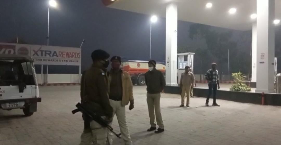 पेट्रोल पंप और बाइक शो रूम लूटने आये अपराधियों से पुलिस मुठभेड़, आठ गिरफ्तार, 4 अपराधी घायल