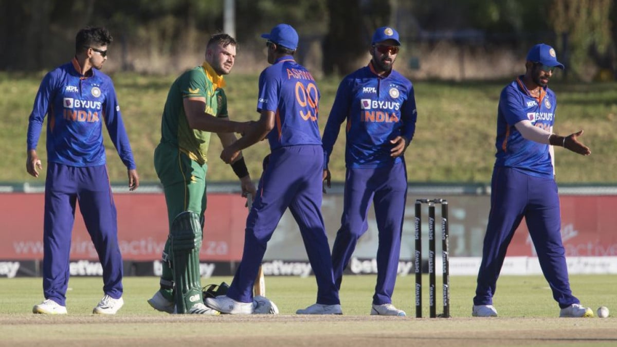 IND vs SA सीरीज : कोहली, धवन और चहर की पारी हुई बेकार, आखिरी मैच में भी हारी टीम इंडिया