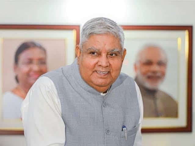 BREAKING : उपराष्ट्रपति के सीने में उठा दर्द, एम्स में कराए गए भर्ती, जानिए क्या है स्थिति