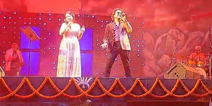 राजकीय बैद्यनाथ महोत्सव में जावेद अली के लाइव शो में लोगों का जबरदस्त जमावड़ा, ऐसा बांधा समां कि झूम उठे फैंस