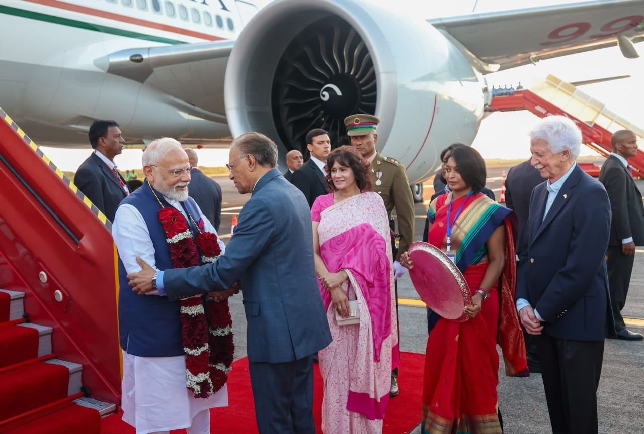 मॉरीशस की दो दिवसीय यात्रा पर जब प्रधानमंत्री नरेंद्र मोदी पहुंचे तो क्या हुआ जानिए