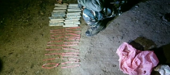 आईईएल पुलिस की कार्रवाई, भारी मात्रा में पावरजेल और डेटोनेटर बरामद